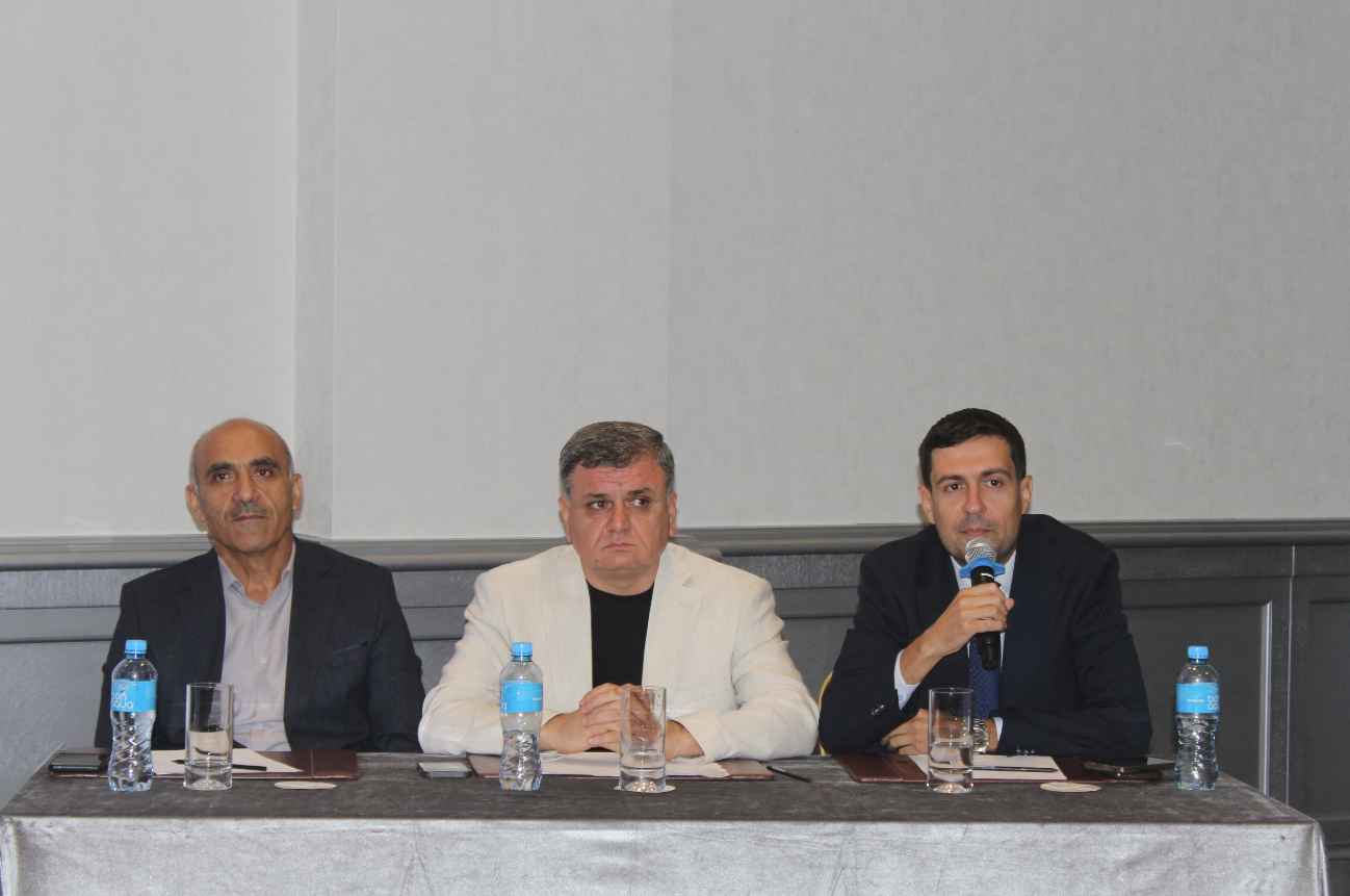 Bakıda saxta ehtiyat hissələri və paralel idxalın ölkəyə vurduğu zərərlər müzakirə edildi (FOTO/VİDEO)